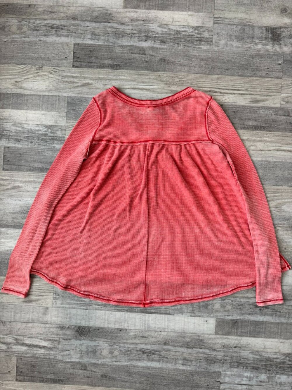 Free People We The Free Red Thermal Henley Top Size Medium Long Sleeve D16 - Picture 3 of 7